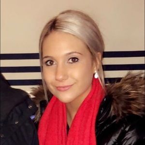 Meet your Posher, Chloe